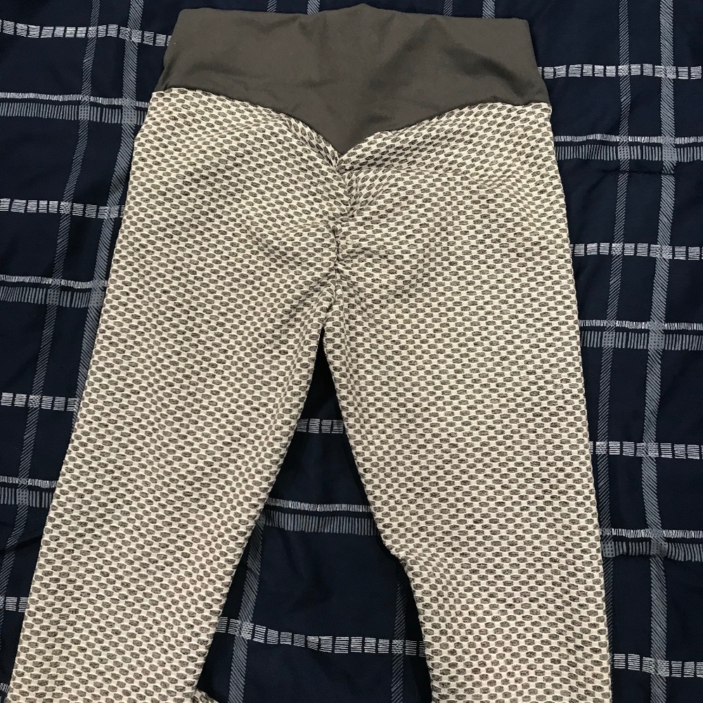 Leggings push-up Amazon Size: M Color: gray - Picture 4 of 5